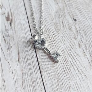 LIKE NEW Dainty Sterling Silver Sparkley Rhinestone Heart Key Pendant Necklace